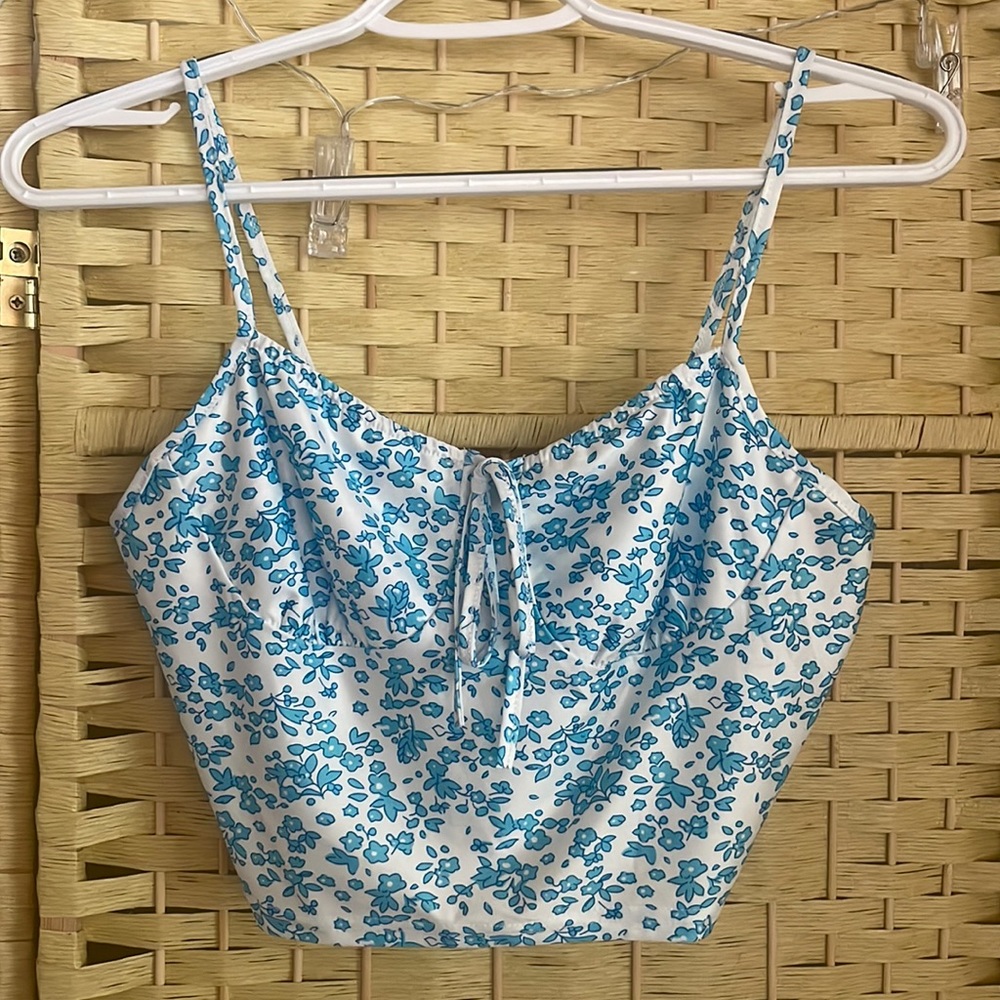 SHEIN Blue Floral Cropped Tank Top